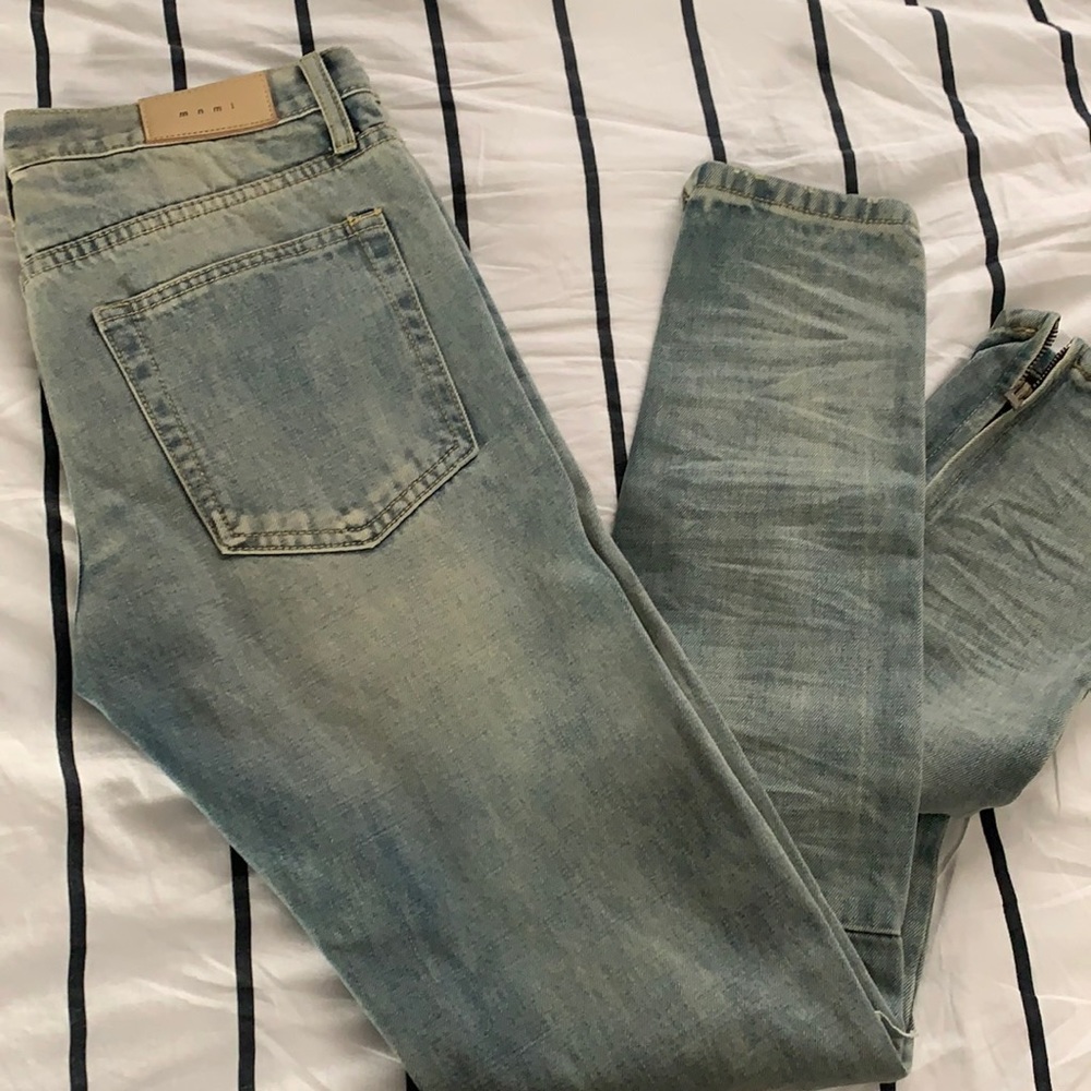 MNML jeans with knee rips
